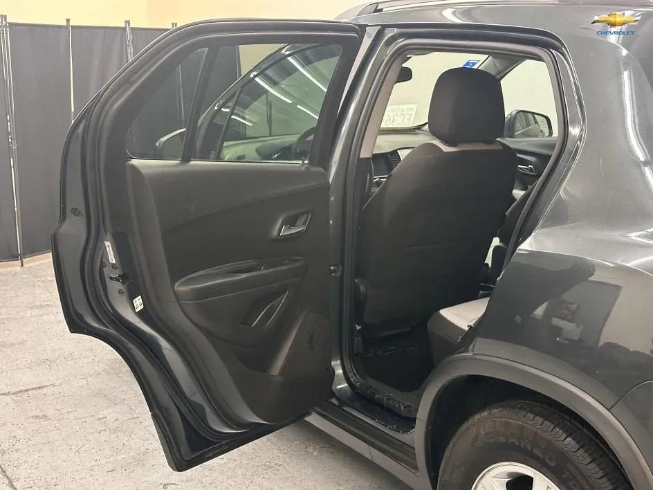Used 2017 Chevrolet Trax LT w/ Driver Confidence Package FWD image 16