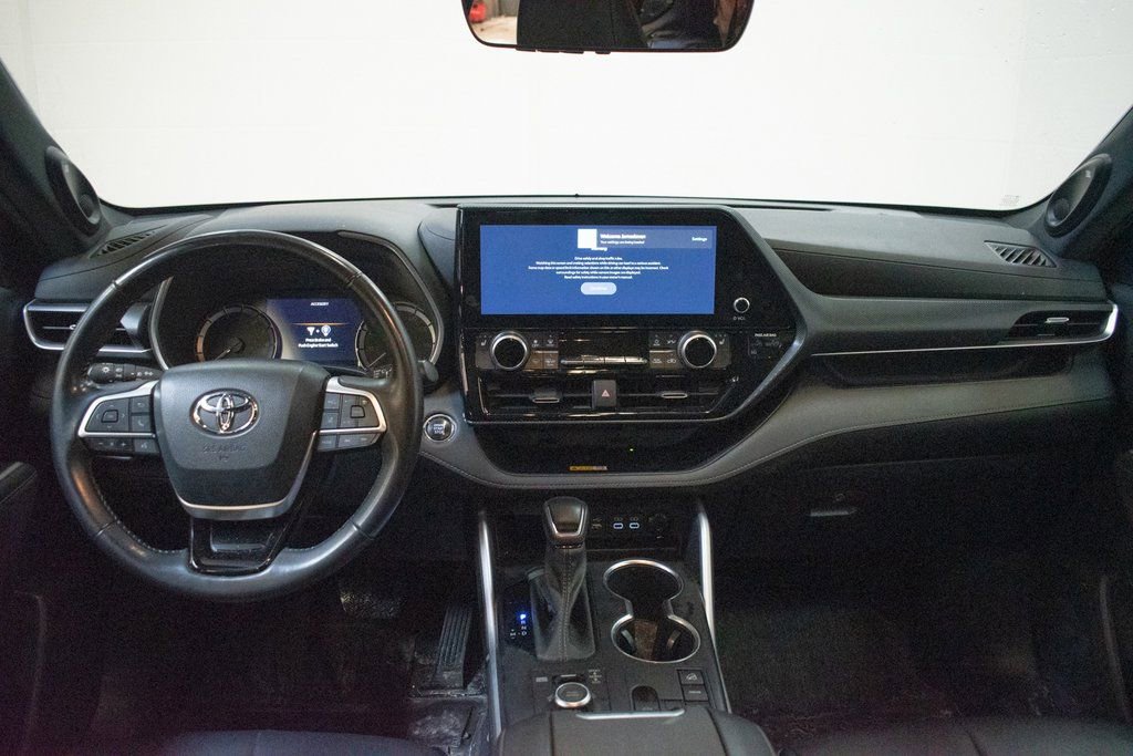 Used 2023 Toyota Highlander XSE image 11