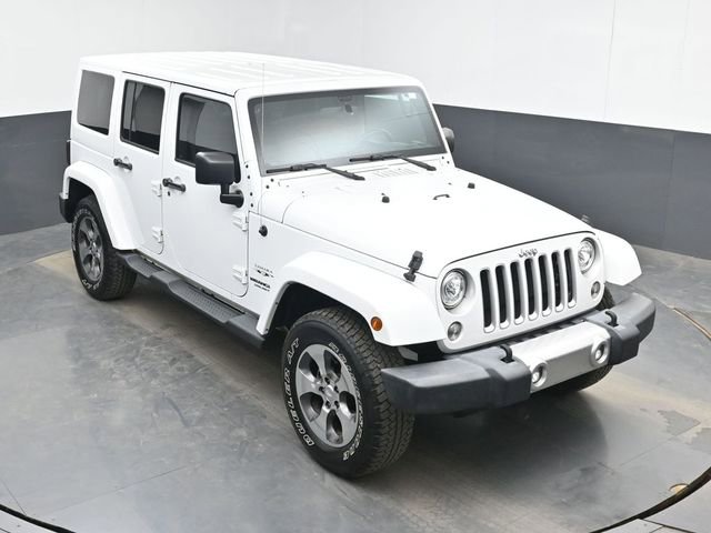 Used 2017 Jeep Wrangler Unlimited Sahara w/ Connectivity Group AWD/4WD image 13