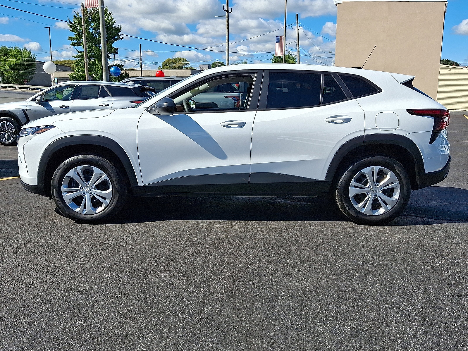 Used 2025 Chevrolet Trax LS image 2
