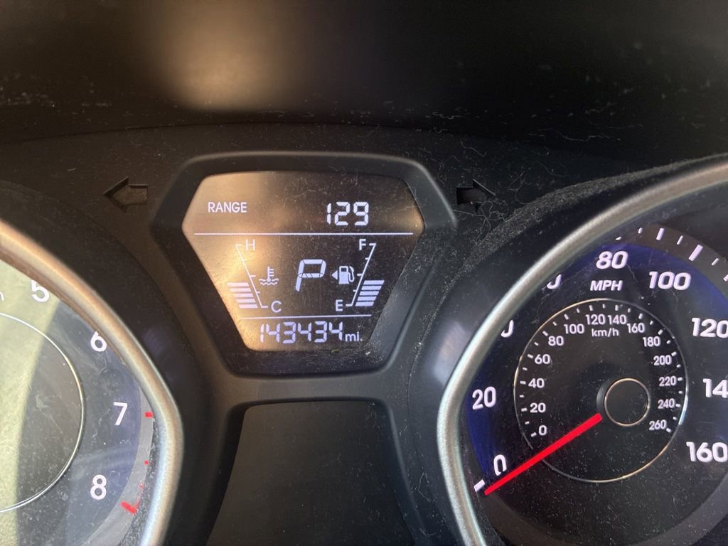 Used 2015 Hyundai Elantra SE w/ Option Group 03 FWD image 8