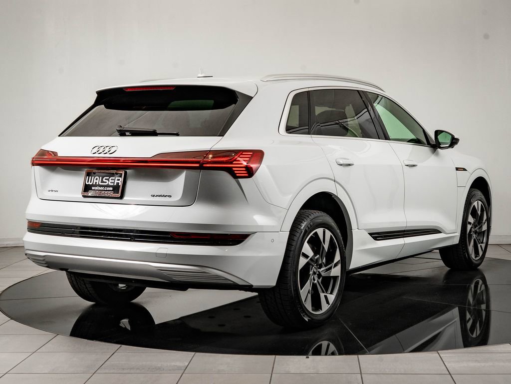 Used 2022 Audi e-tron Premium Plus w/ Premium Plus Package image 10
