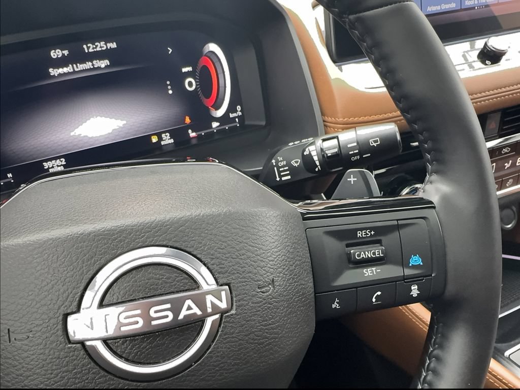 Used 2025 Nissan Rogue Platinum w/ Platinum Premium Package AWD/4WD image 47