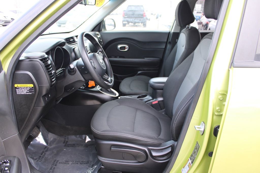 Used 2017 Kia Soul + image 14