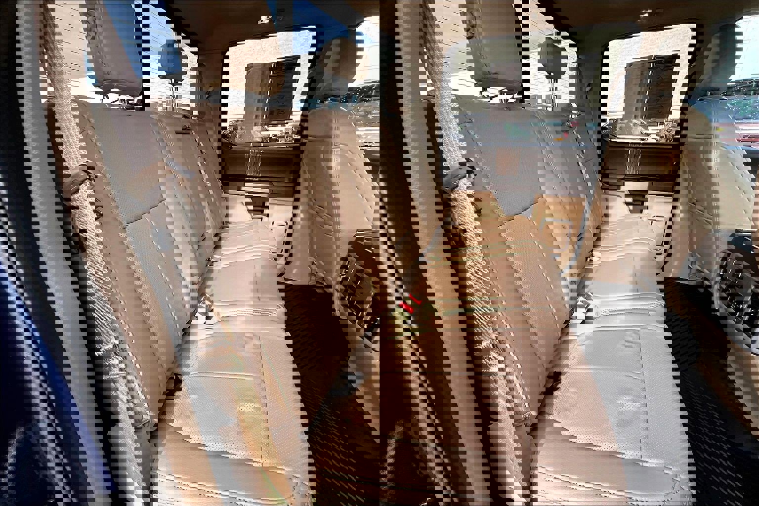 Used 2018 Ford F150 Lariat w/ Equipment Group 502A Luxury image 23