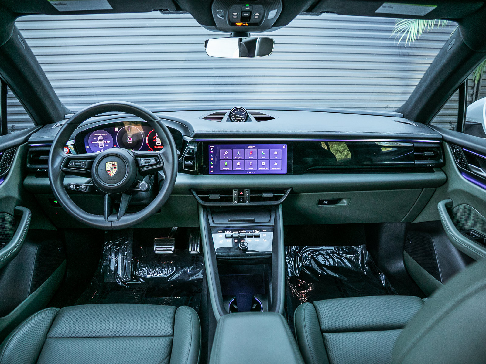 Certified 2025 Porsche Macan 4S Electric AWD/4WD image 12