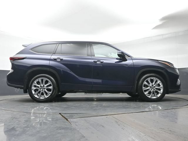 Certified 2024 Toyota Highlander Limited AWD/4WD image 35