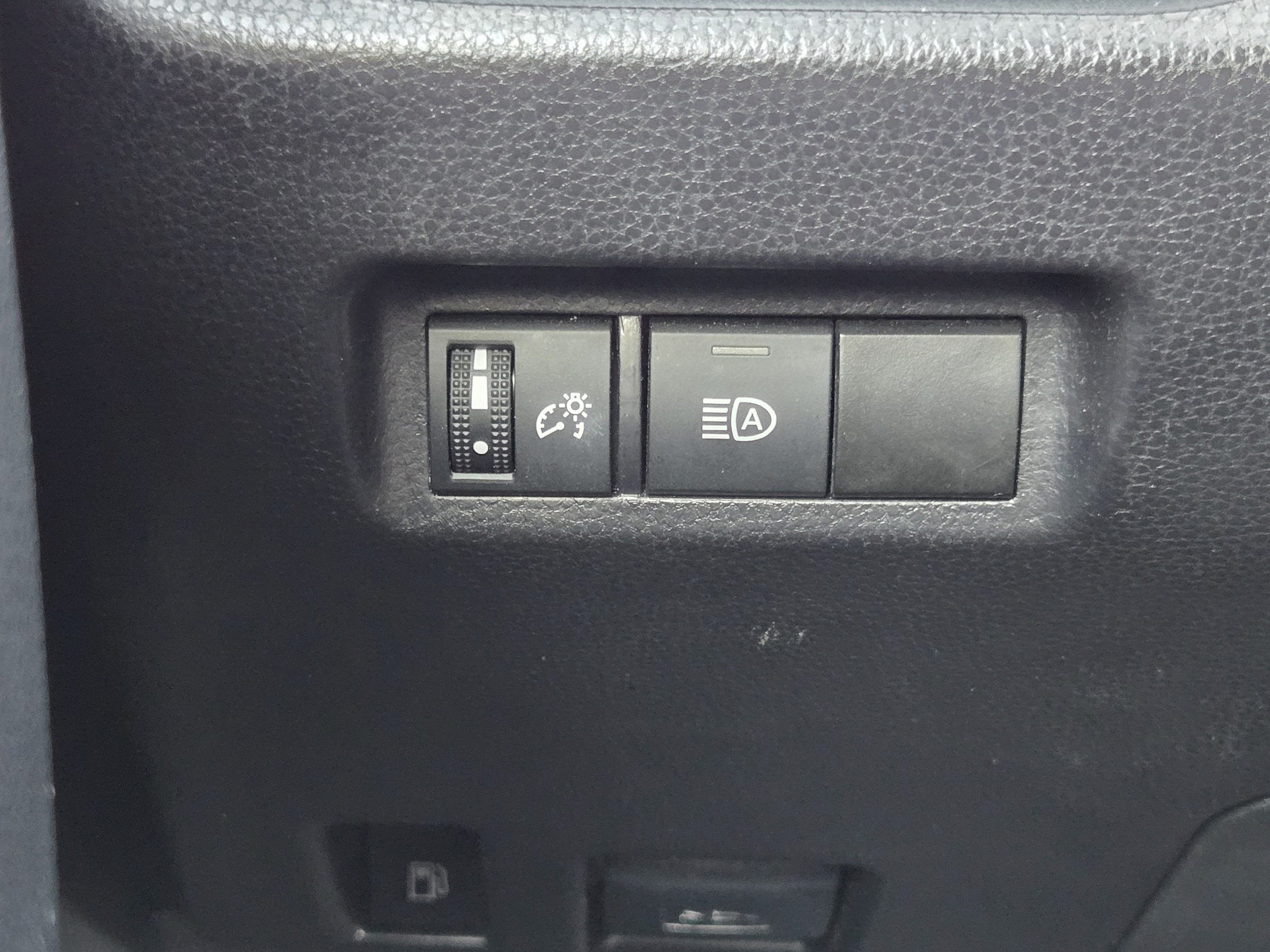 Used 2025 Toyota RAV4 XLE AWD/4WD image 20