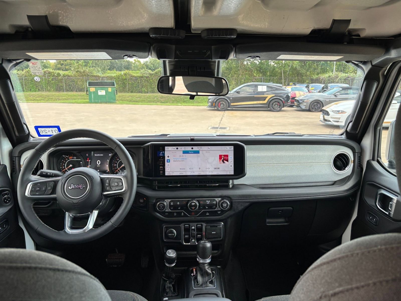 Used 2025 Jeep Wrangler Sahara image 32