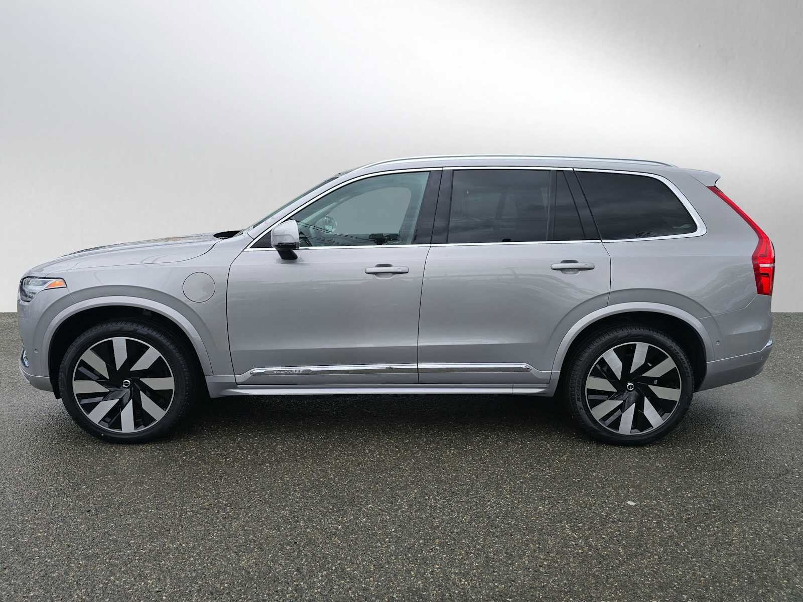 Certified 2023 Volvo XC90 T8 Ultimate w/ Protection Package Premier image 6