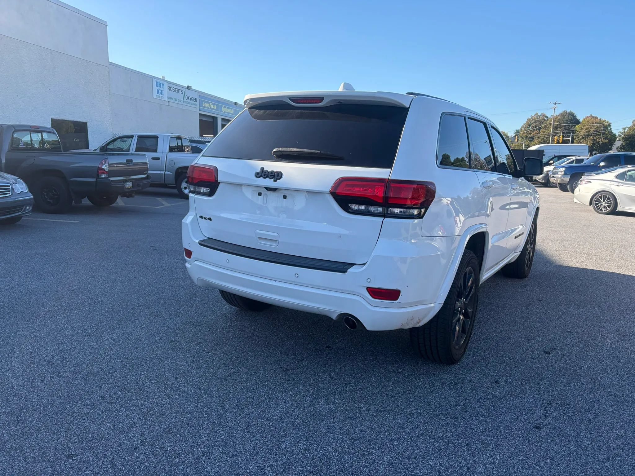 Used 2019 Jeep Grand Cherokee Altitude AWD/4WD image 16