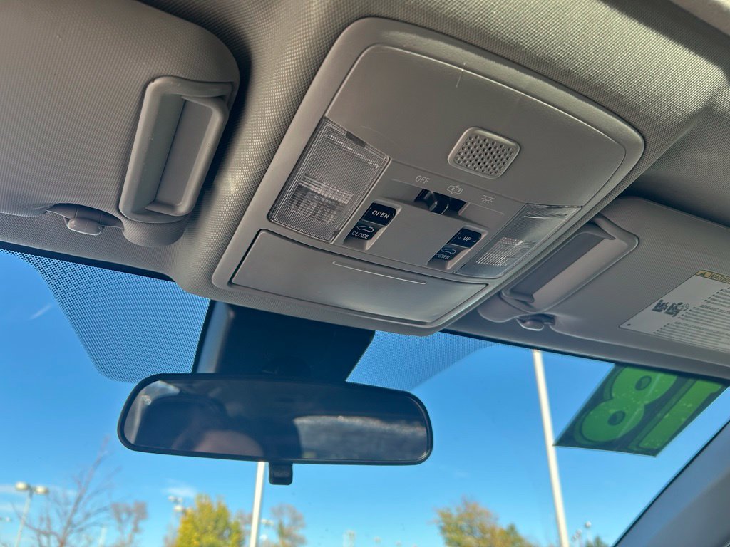 Used 2018 Toyota RAV4 XLE AWD/4WD image 25