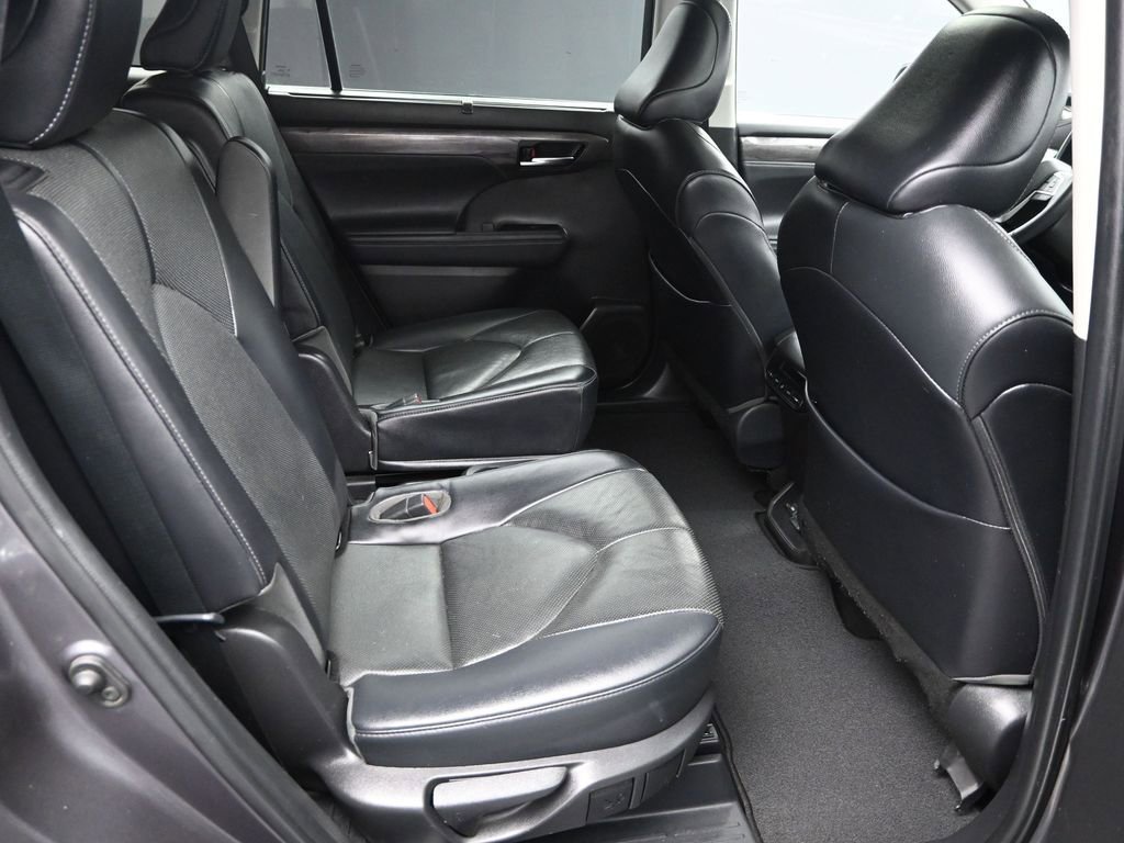 Used 2022 Toyota Highlander Limited image 41