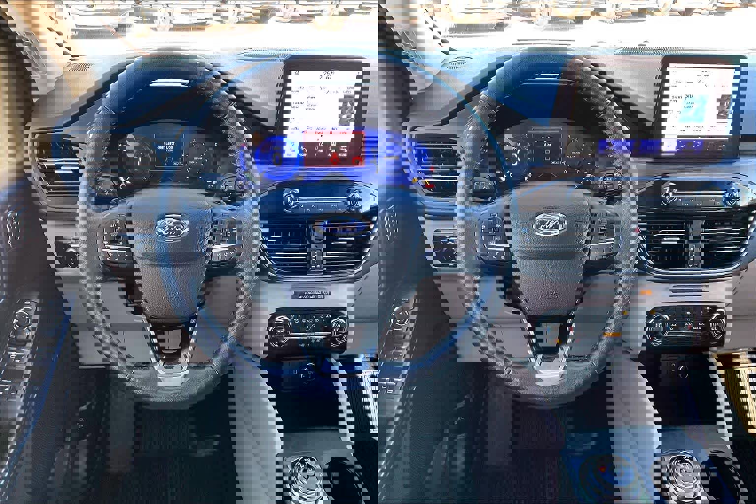 Used 2020 Ford Escape Titanium image 5