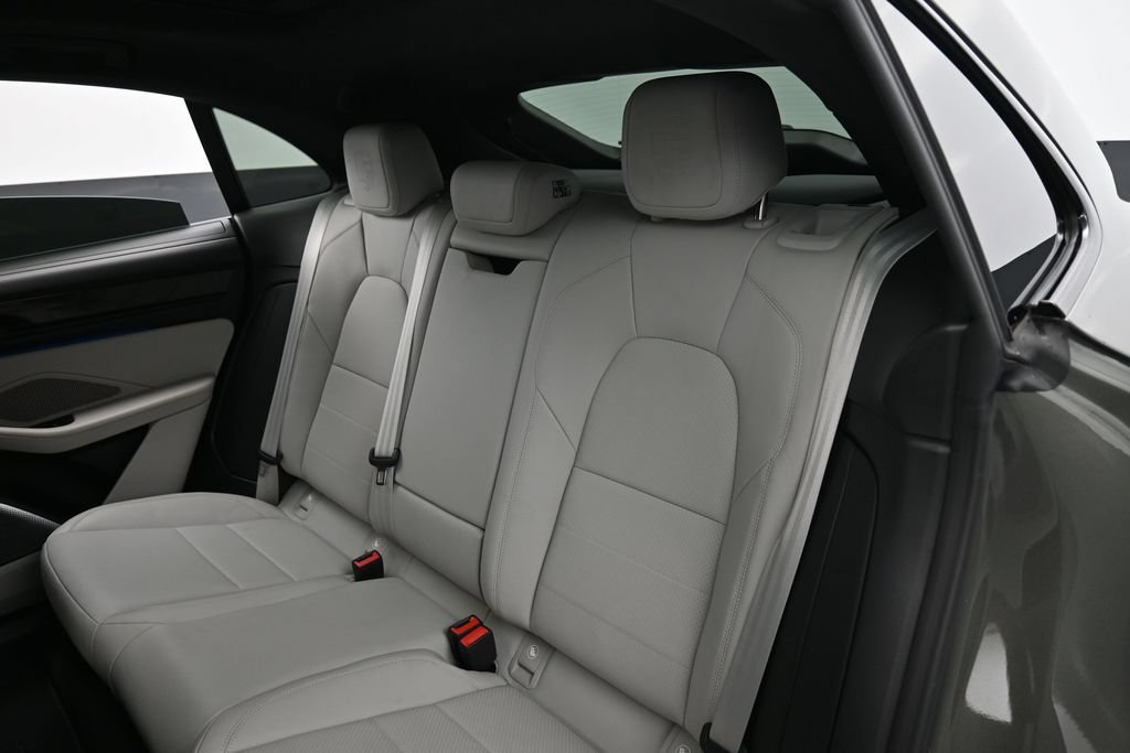 Certified 2025 Porsche Macan Turbo Electric AWD/4WD image 24