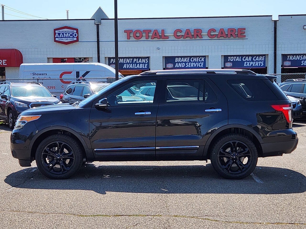 Used 2015 Ford Explorer Limited w/ Equipment Group 302A AWD/4WD image 2