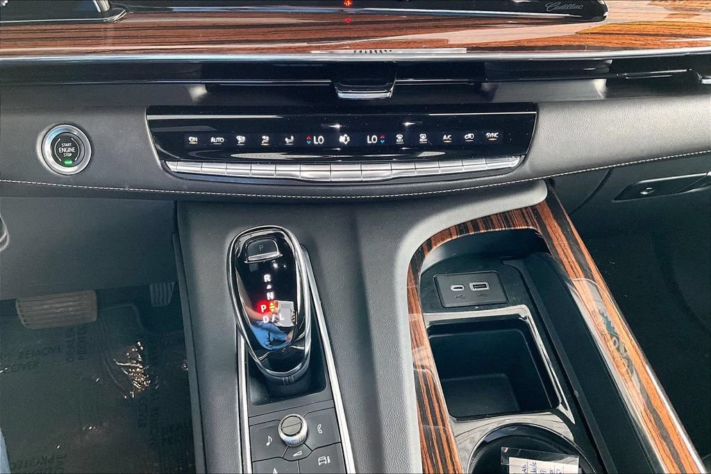 Used 2022 Cadillac Escalade Luxury AWD/4WD image 11