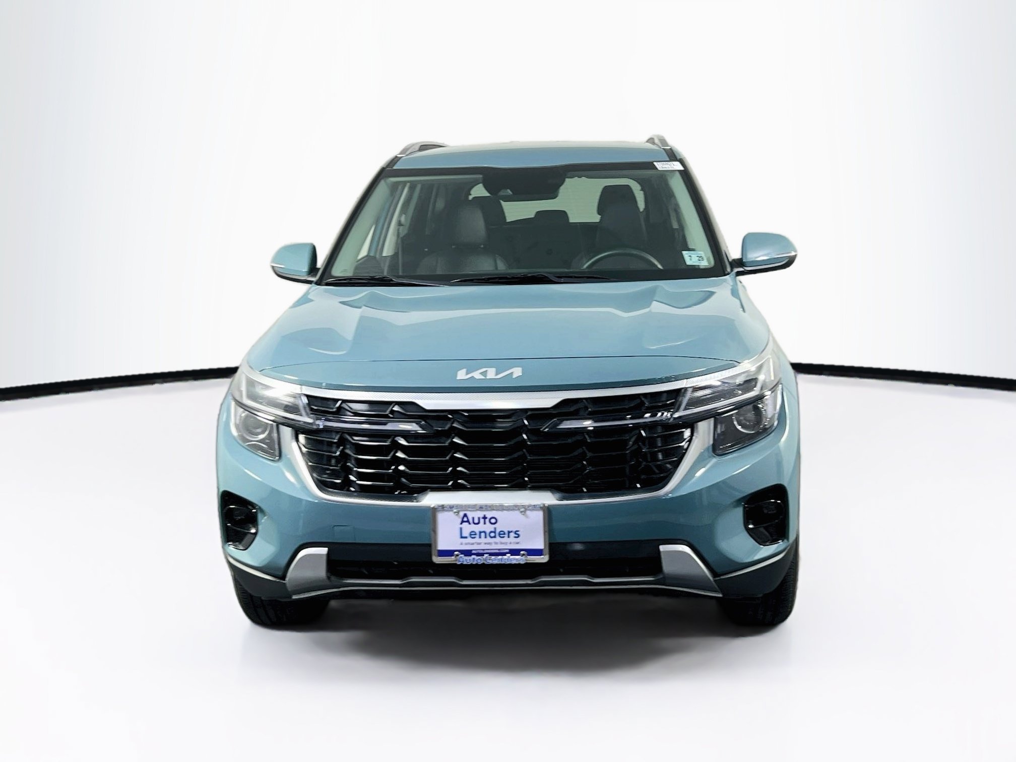 Used 2025 Kia Seltos EX AWD/4WD image 2