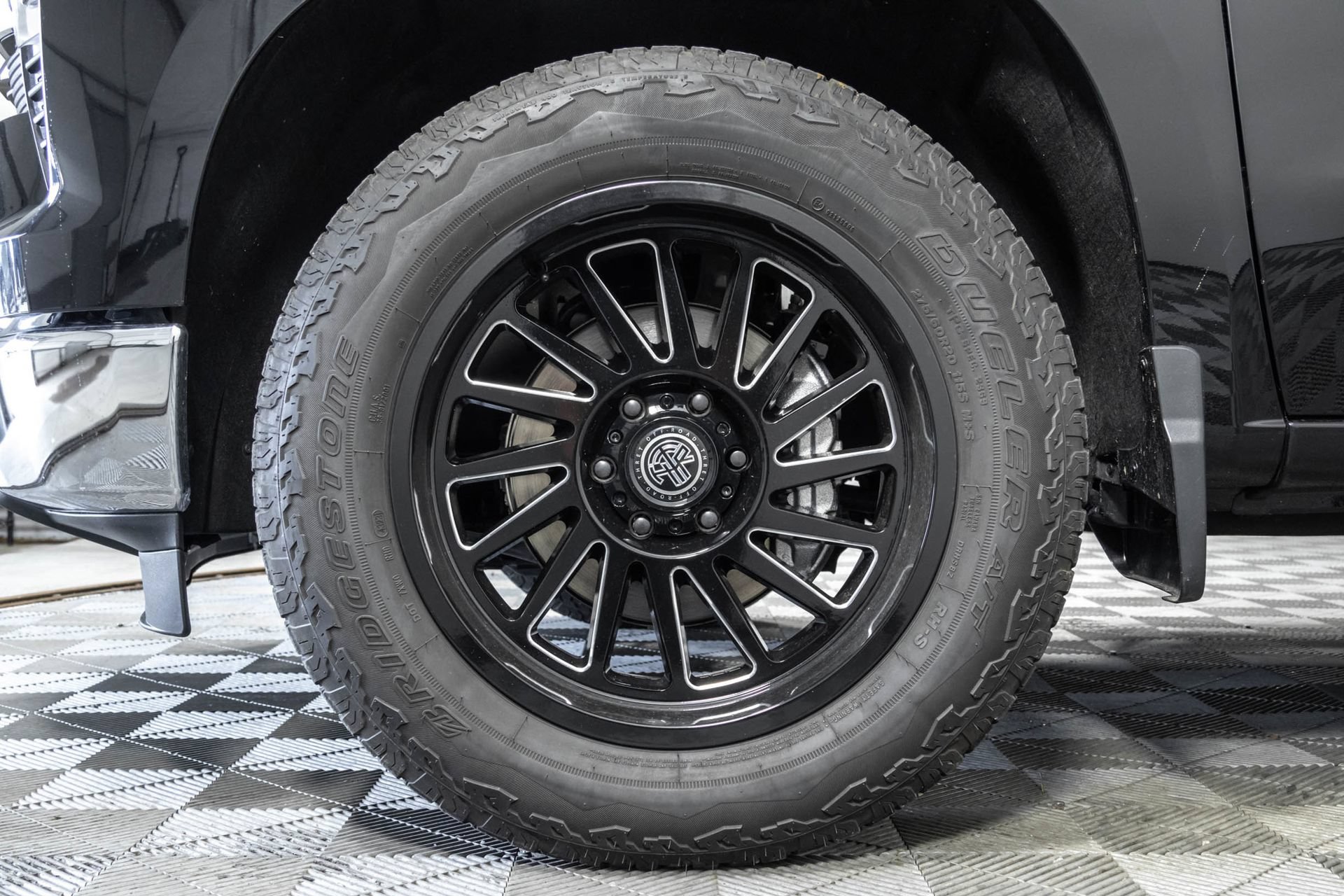 Used 2024 Chevrolet Silverado 1500 LT AWD/4WD image 45