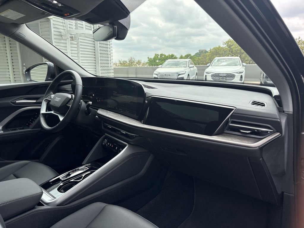 Used 2025 Audi Q5 Premium w/ Convenience Package image 15