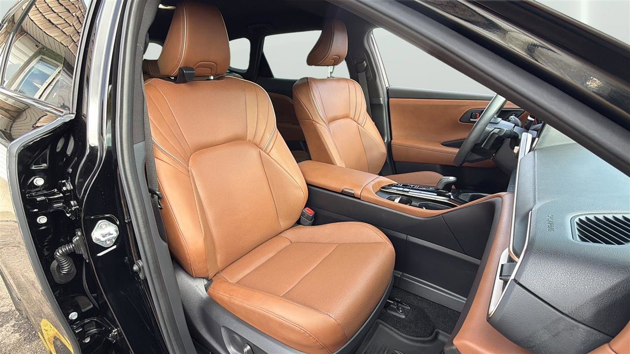 Used 2025 Toyota Crown Signia XLE AWD (Natl) image 14