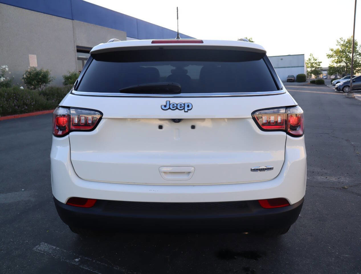 Used 2018 Jeep Compass Latitude image 11