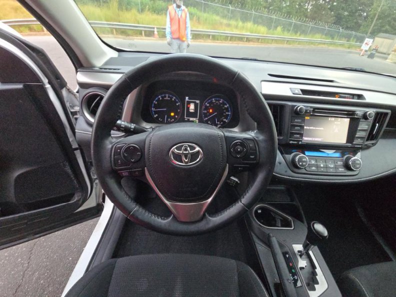 Used 2018 Toyota RAV4 XLE image 8