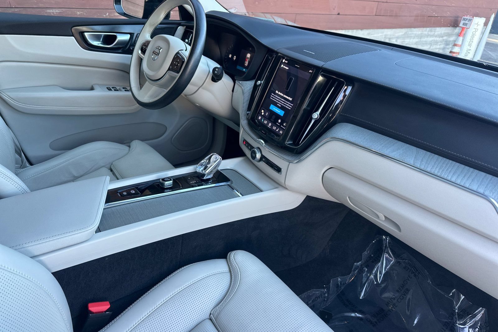 Certified 2024 Volvo XC60 T8 Ultimate w/ Protection Package Premier AWD/4WD image 19