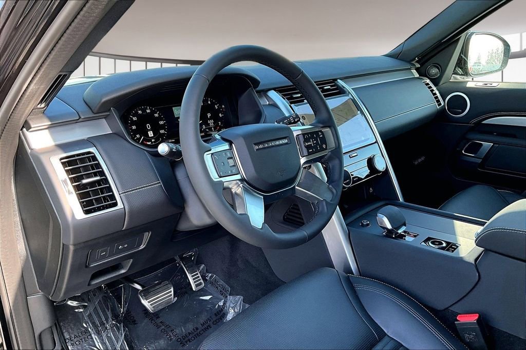 New 2025 Land Rover Discovery Dynamic SE image 7
