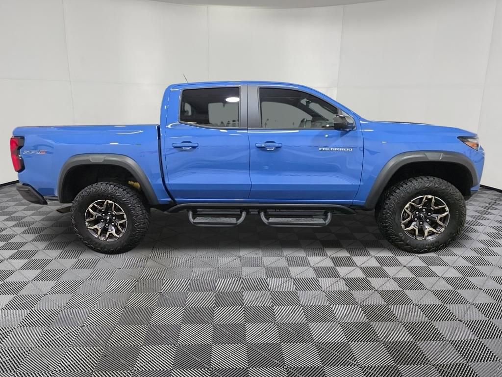 Used 2025 Chevrolet Colorado ZR2 w/ Technology Package AWD/4WD image 8