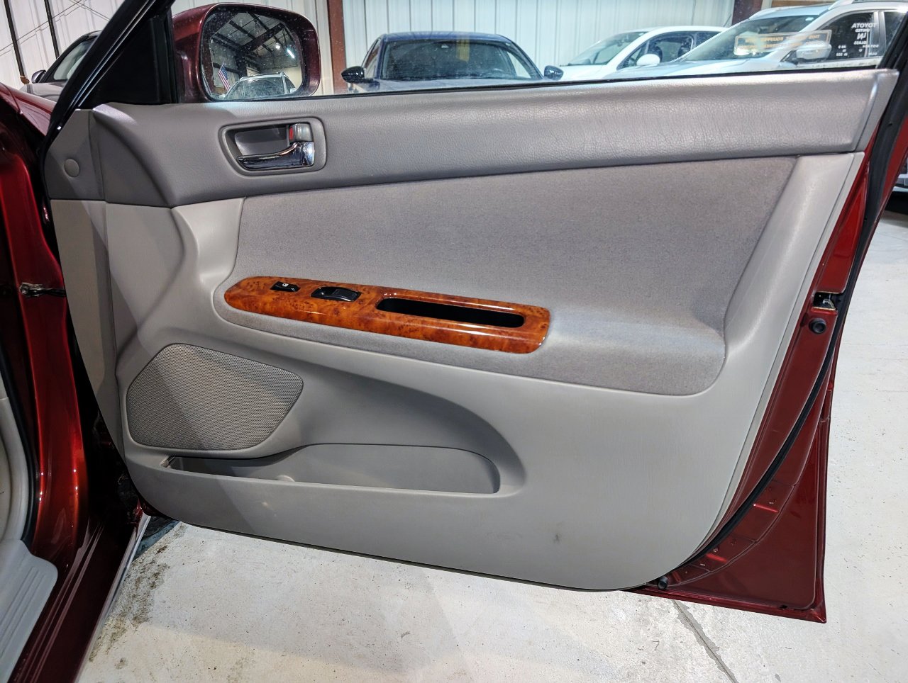 Used 2005 Toyota Camry XLE FWD image 24