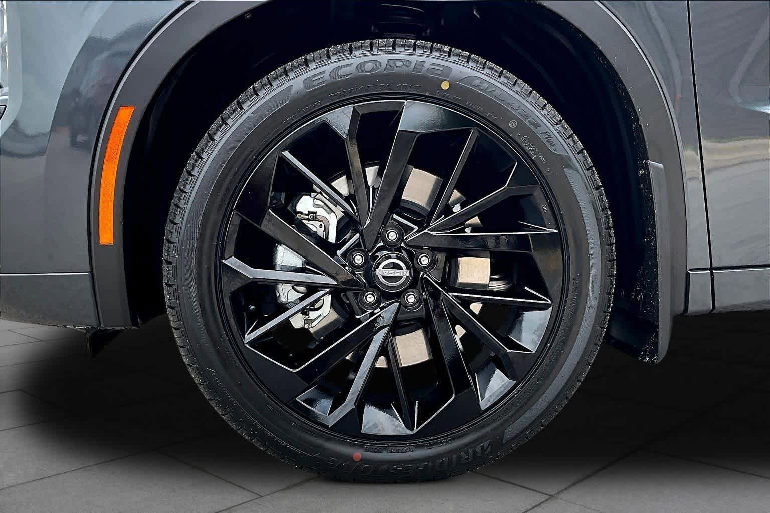 New 2026 Nissan Rogue Platinum image 9