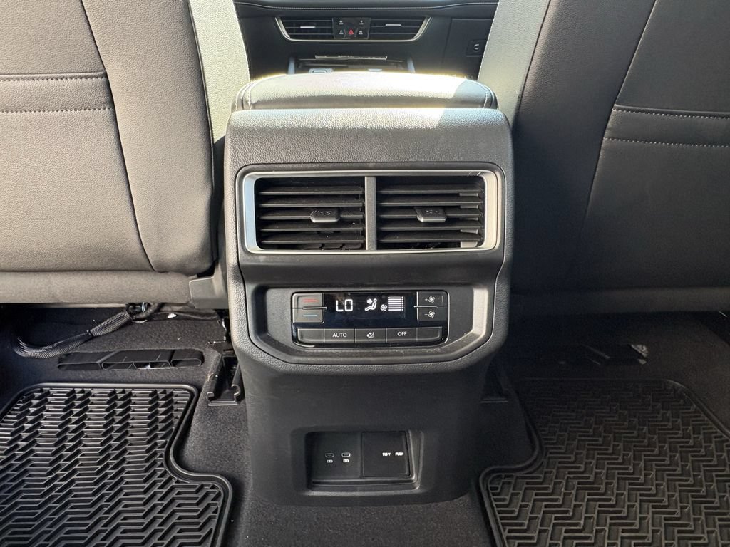 Used 2025 Volkswagen Atlas SE FWD image 24