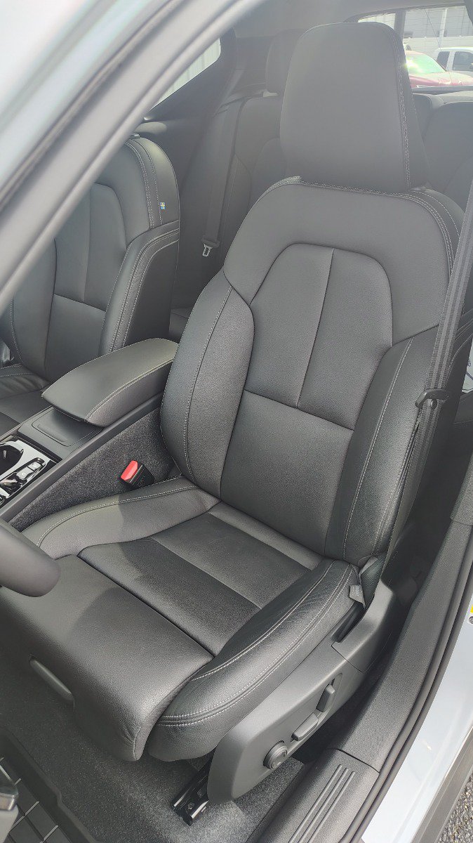 Used 2024 Volvo XC40 B5 Ultimate w/ Protection Package Premier AWD/4WD image 17