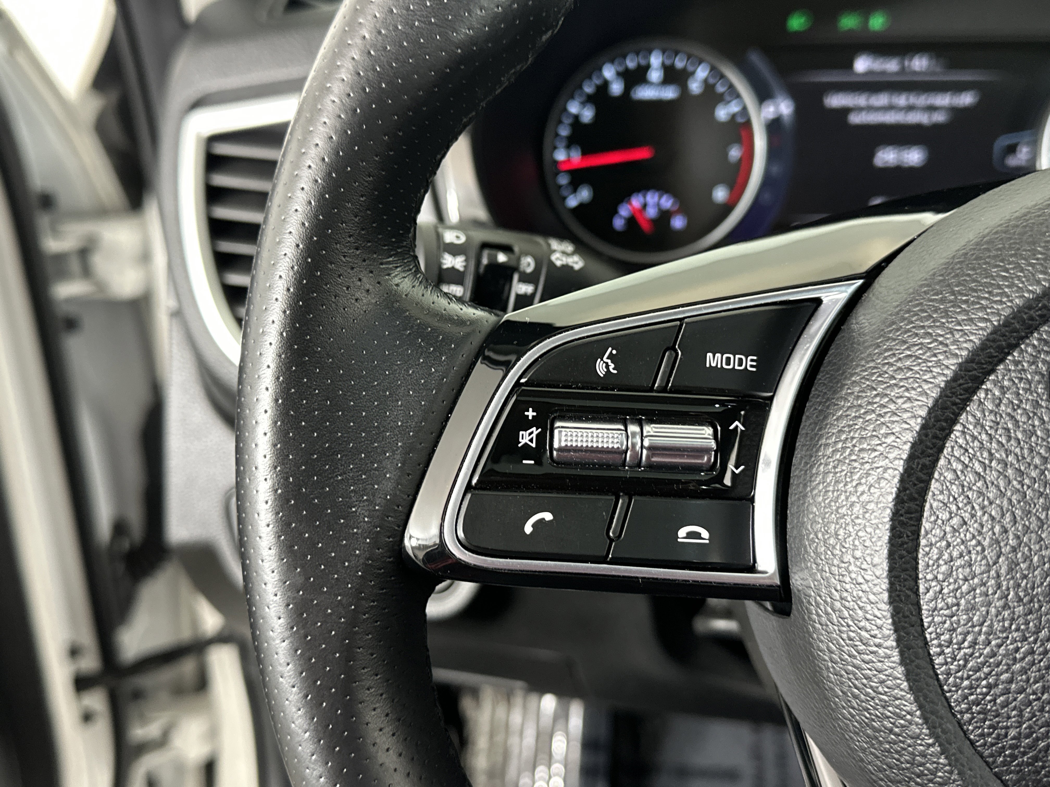 Certified 2023 Kia Seltos SX w/ SX Sunroof Package image 30