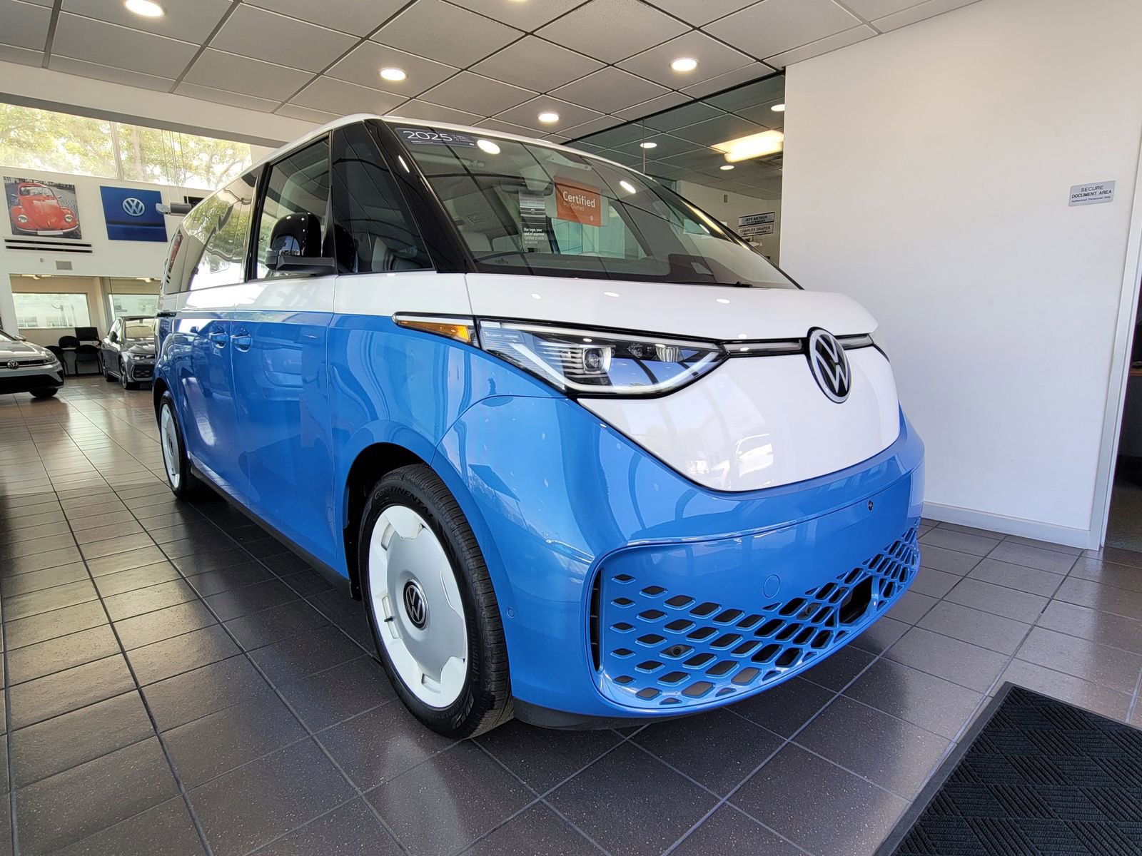 Used 2025 Volkswagen ID. Buzz 1st Edition image 2