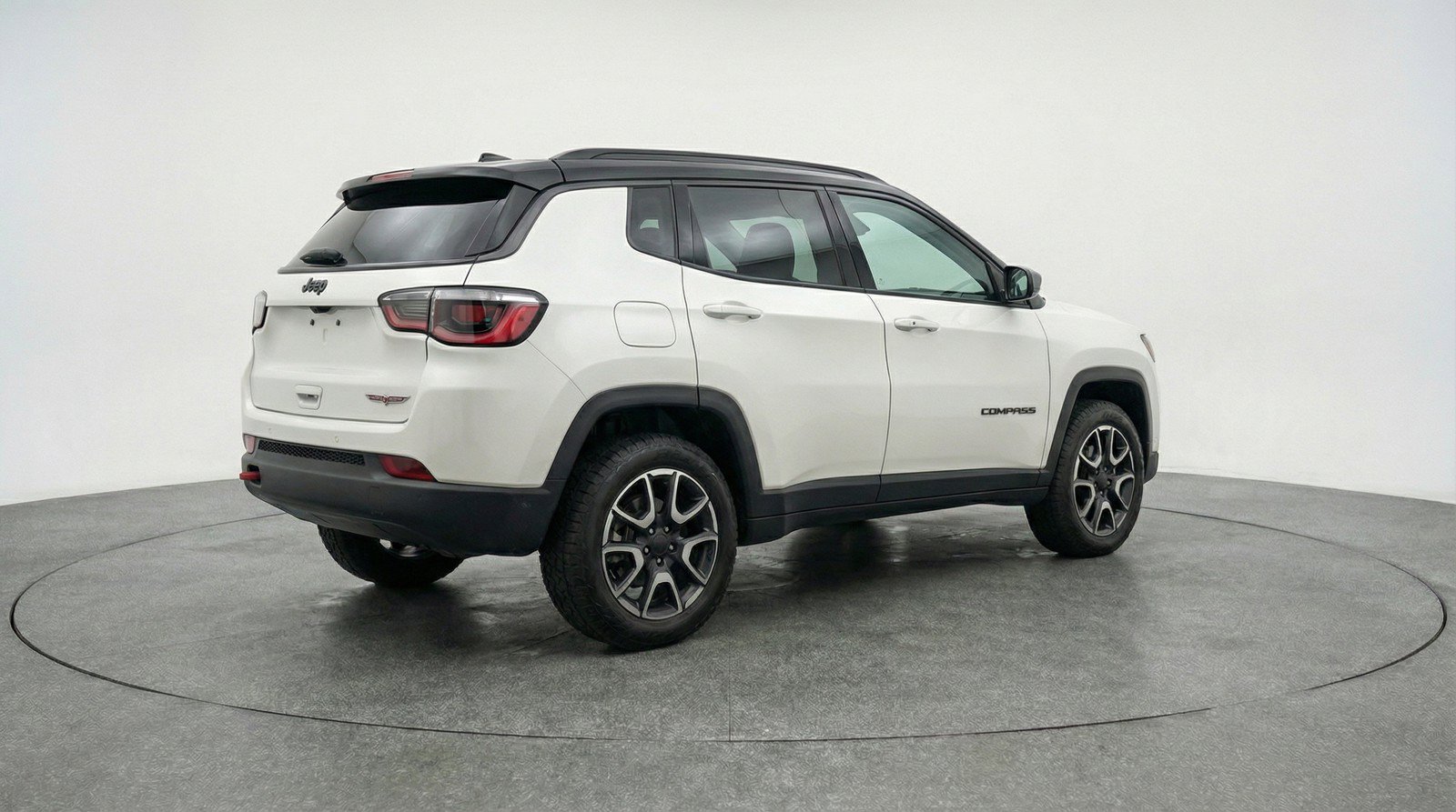 Used 2025 Jeep Compass Trailhawk AWD/4WD image 9