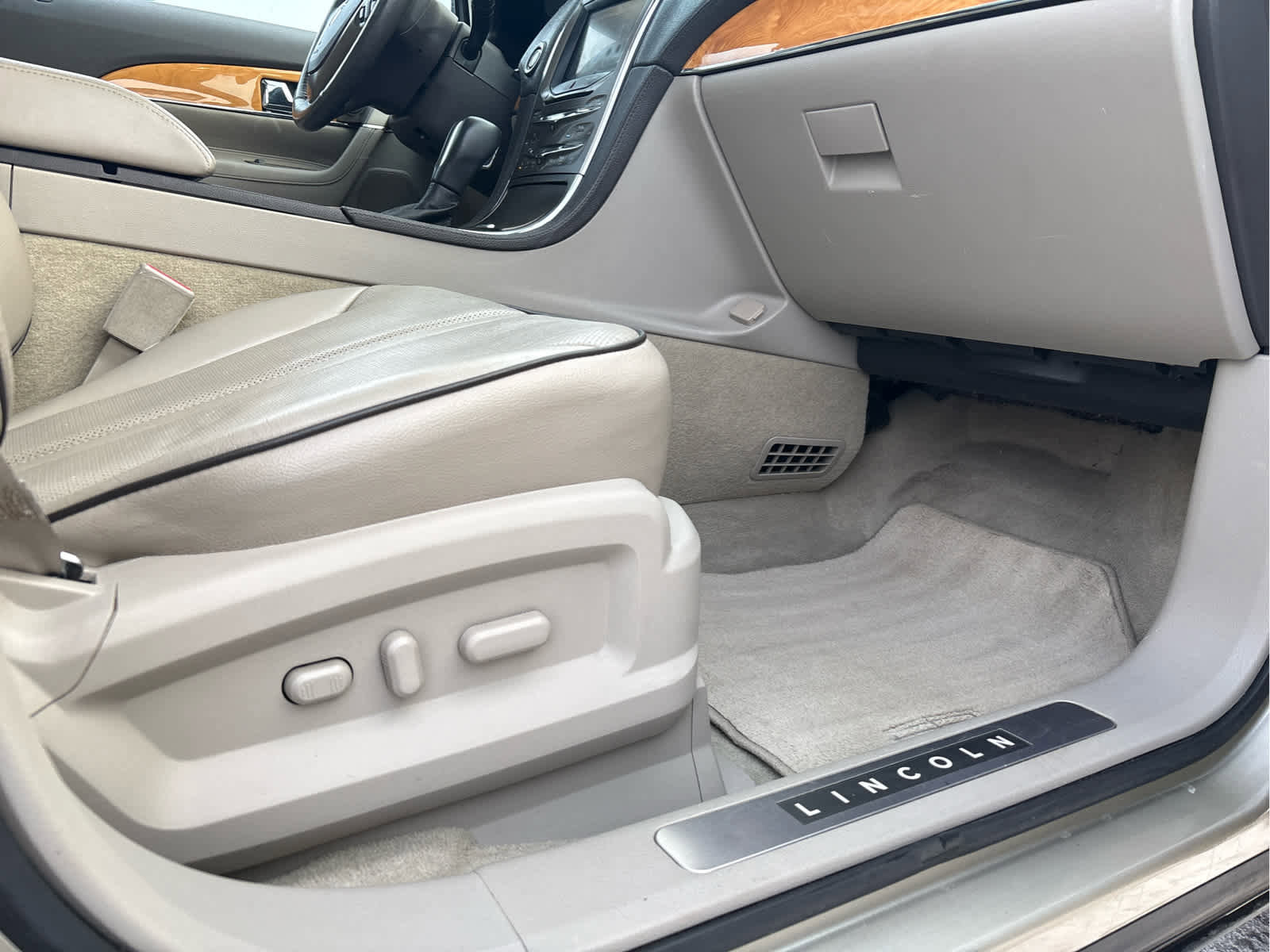 Used 2011 Lincoln MKX AWD w/ 101A Rapid Spec Order Code image 41