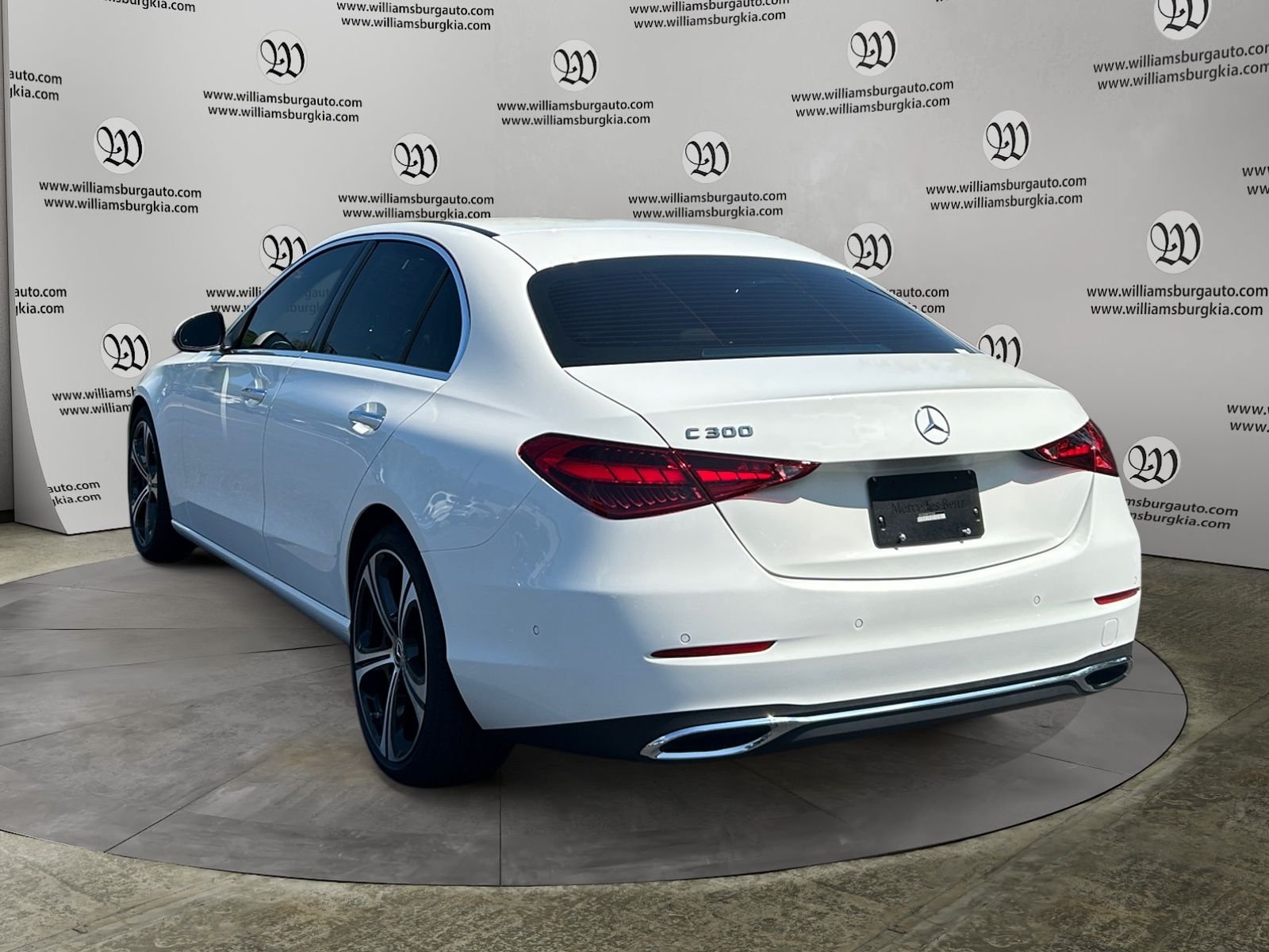 Used 2024 Mercedes-Benz C 300 Sedan image 3