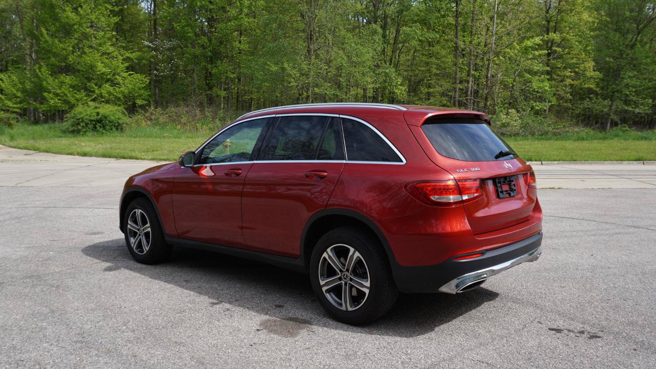 Used 2017 Mercedes-Benz GLC 300 4MATIC image 3