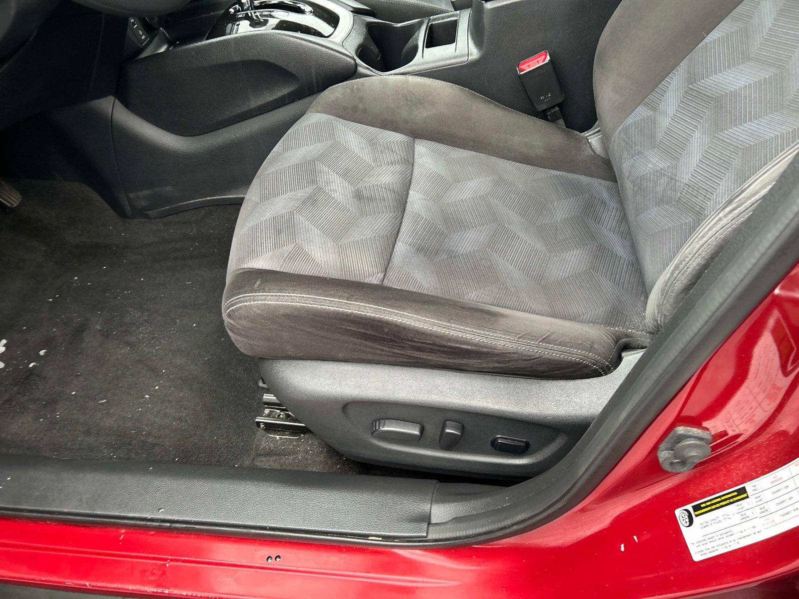 Used 2015 Nissan Rogue SV image 21