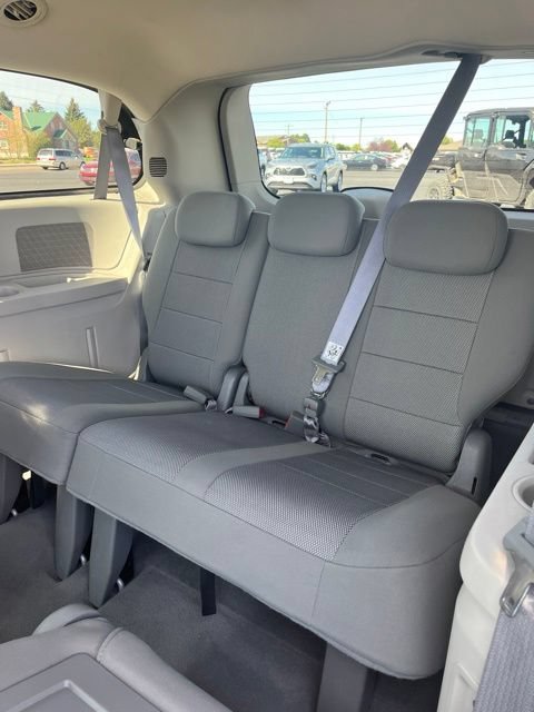 Used 2008 Dodge Grand Caravan SXT w/ Entertainment Group 2 FWD image 34