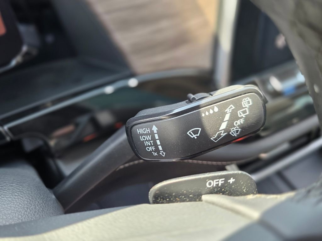 Used 2025 Volkswagen Atlas SEL Premium R-Line image 42