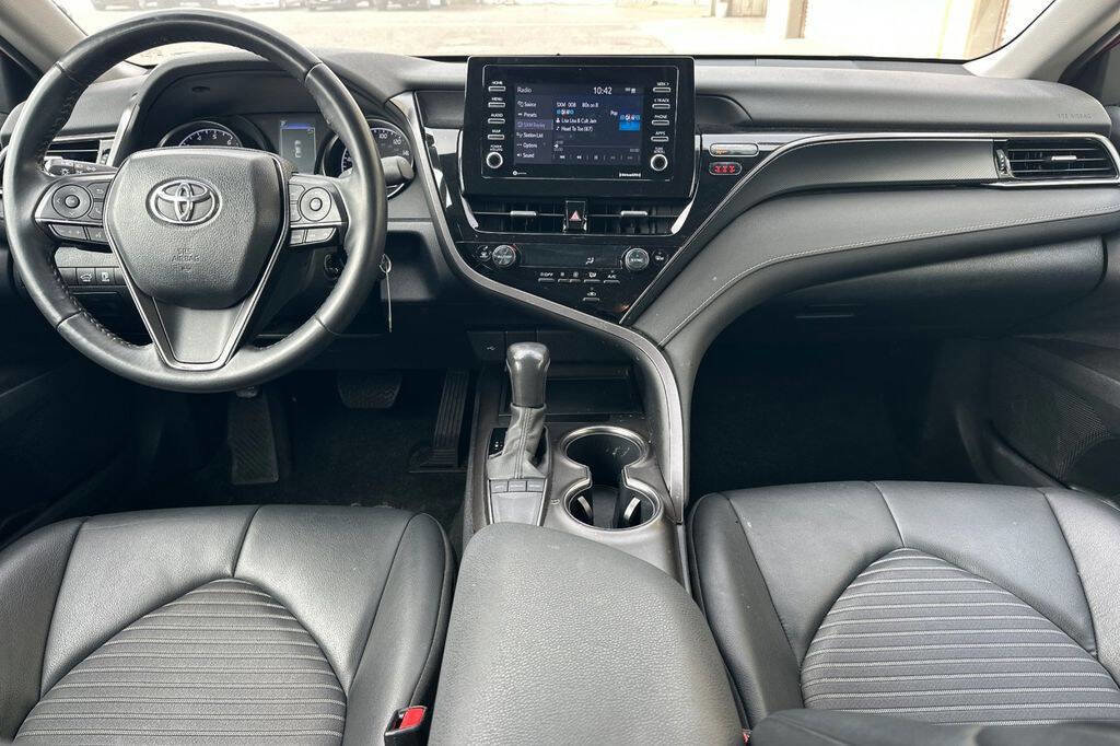 Used 2024 Toyota Camry SE image 13