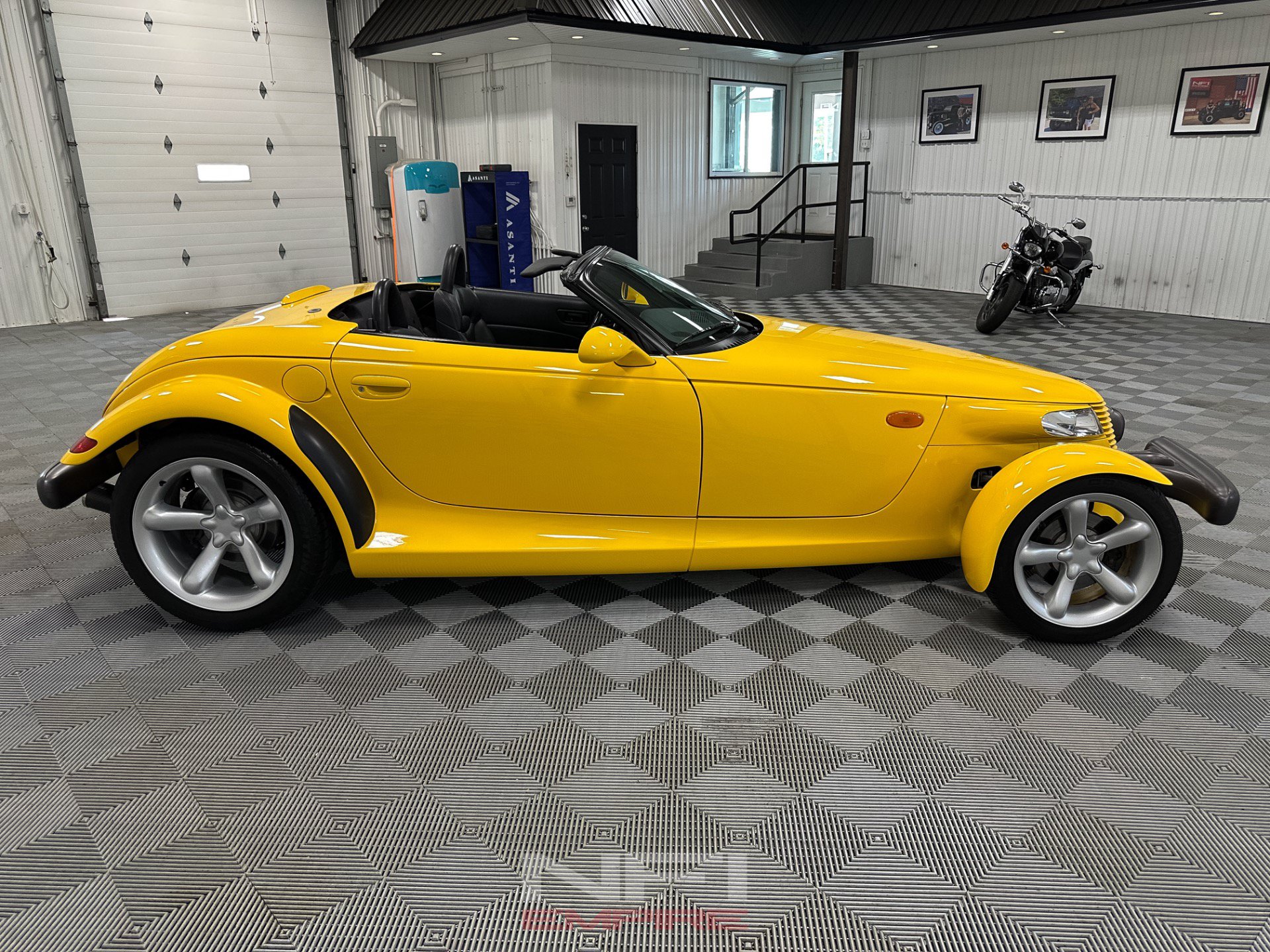 Used 1999 Plymouth Prowler RWD image 12
