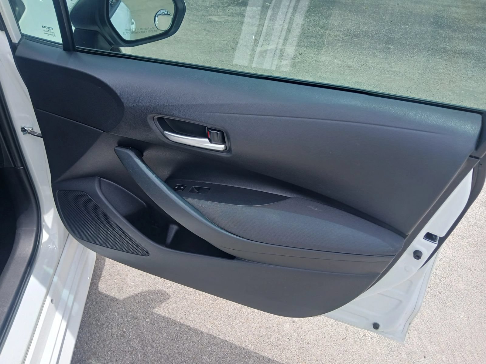 Used 2020 Toyota Corolla LE FWD image 32