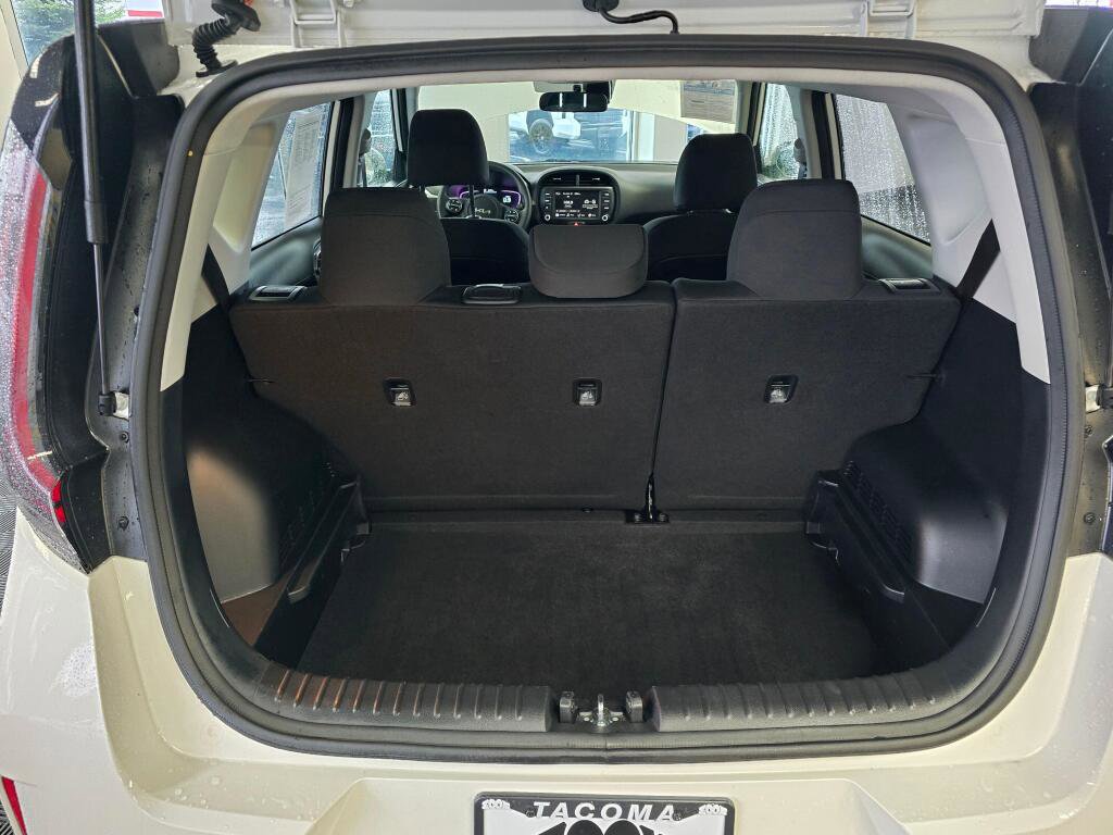 Used 2024 Kia Soul LX w/ Option Group 015 image 16