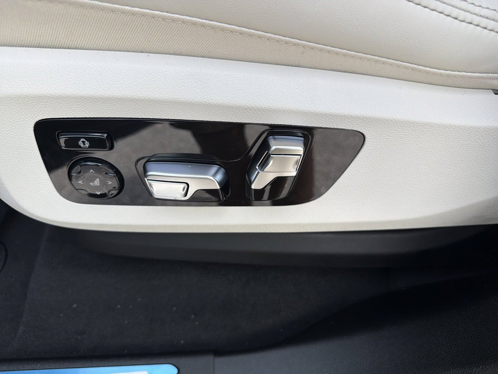New 2027 BMW X7 M60i AWD/4WD image 28