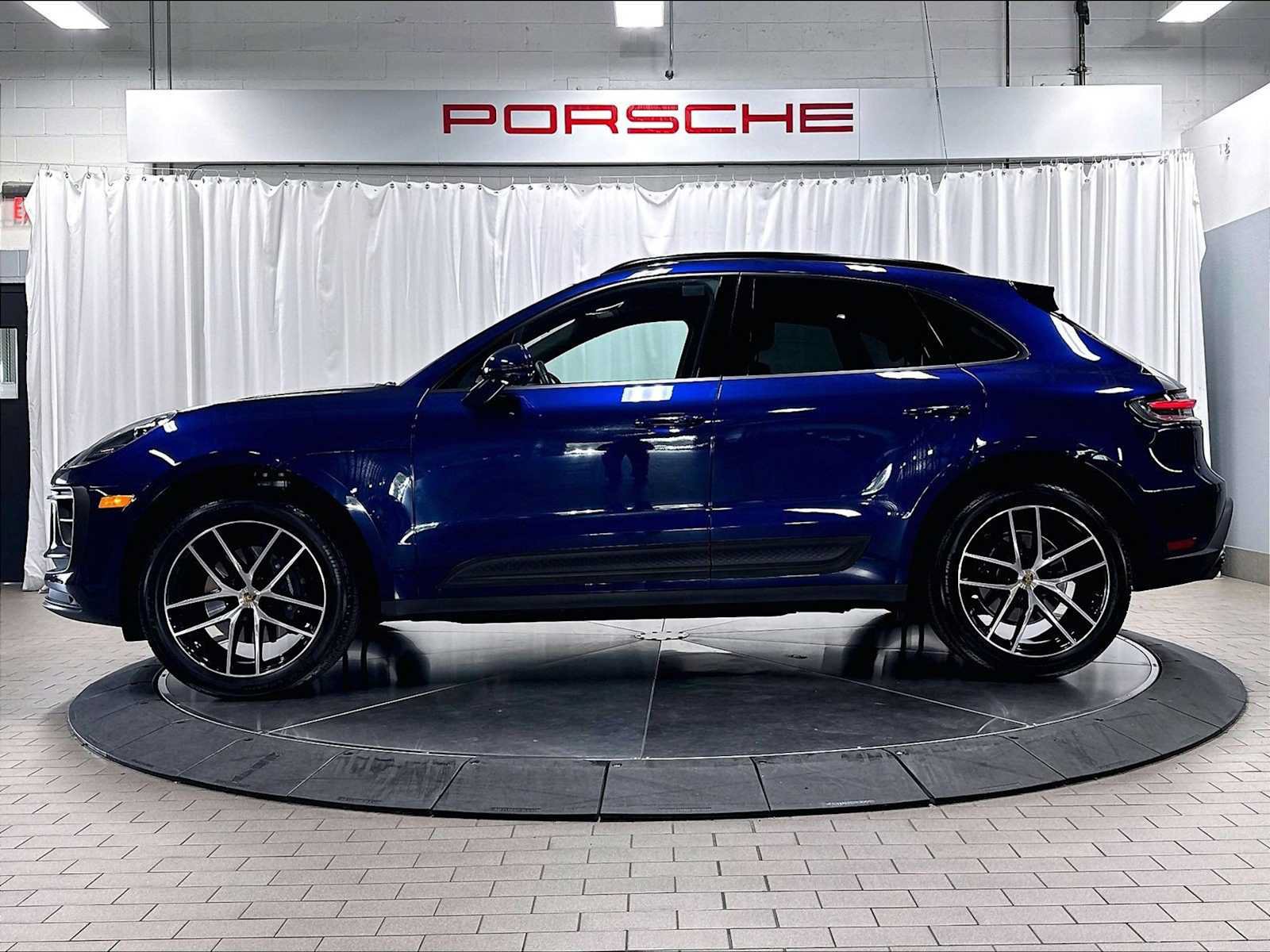 Used 2026 Porsche Macan AWD/4WD image 2