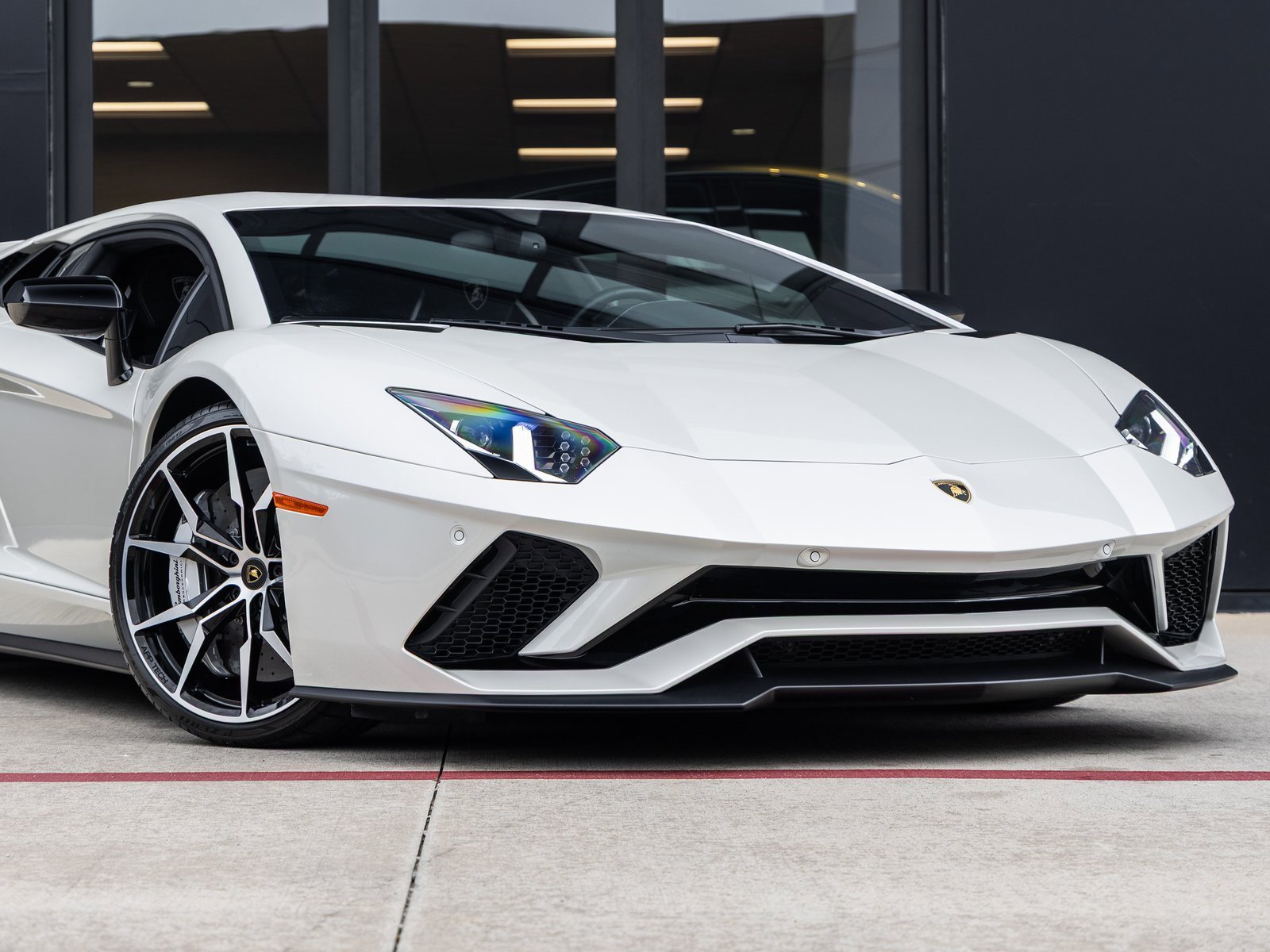 Used 2018 Lamborghini Aventador S image 6